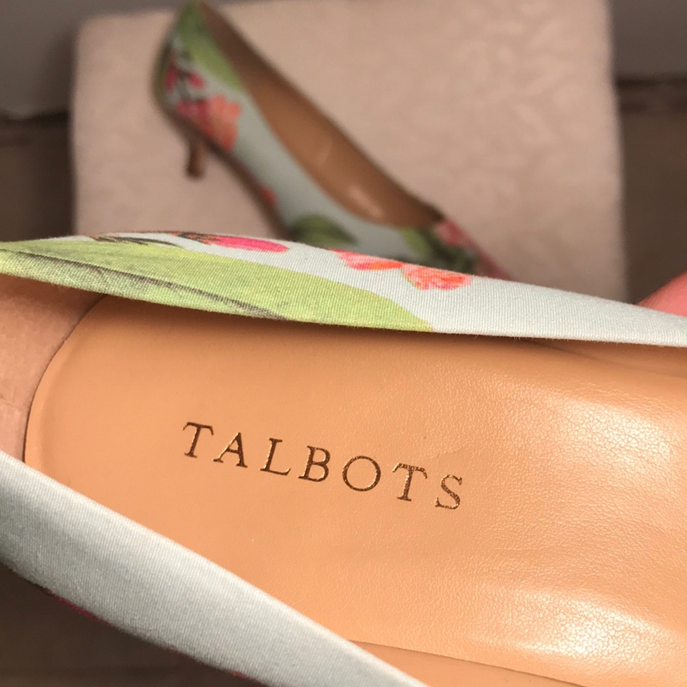🎈SOLD 🎈 Pippa Watercolor Floral Pumps | Talbots - Picture 8 of 8